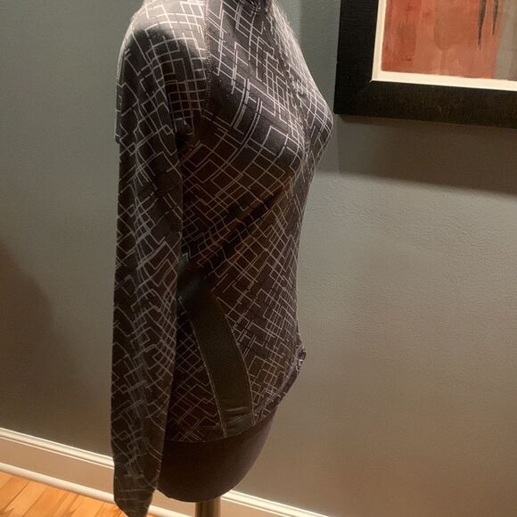 Tek Gear black/gray geometric print 1/4 zip athleisure top, XS - Picture 4 of 7